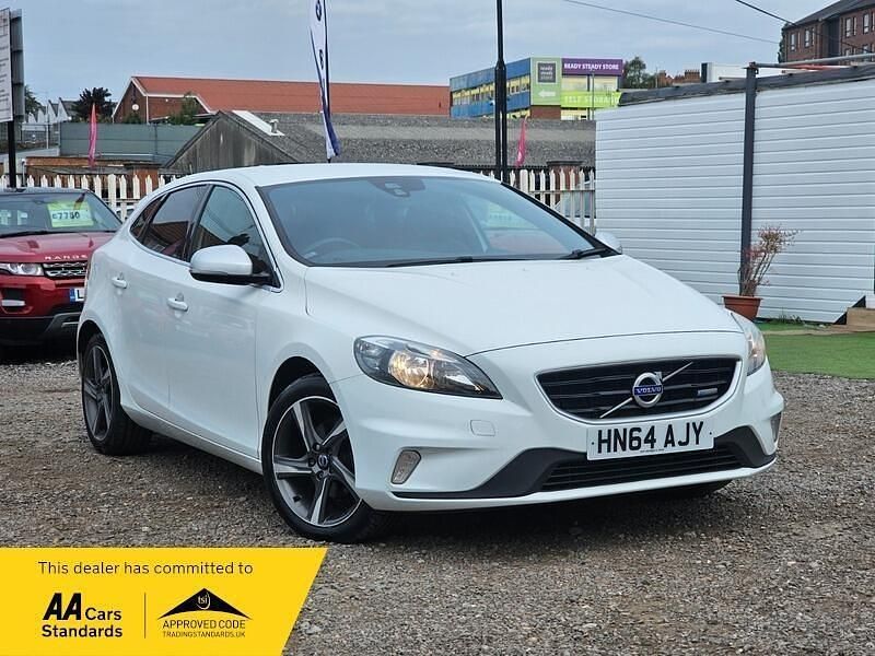 White Used 2014 Volvo V40 R-Design Estate | £5,650 (Fair price) - Image 1/4