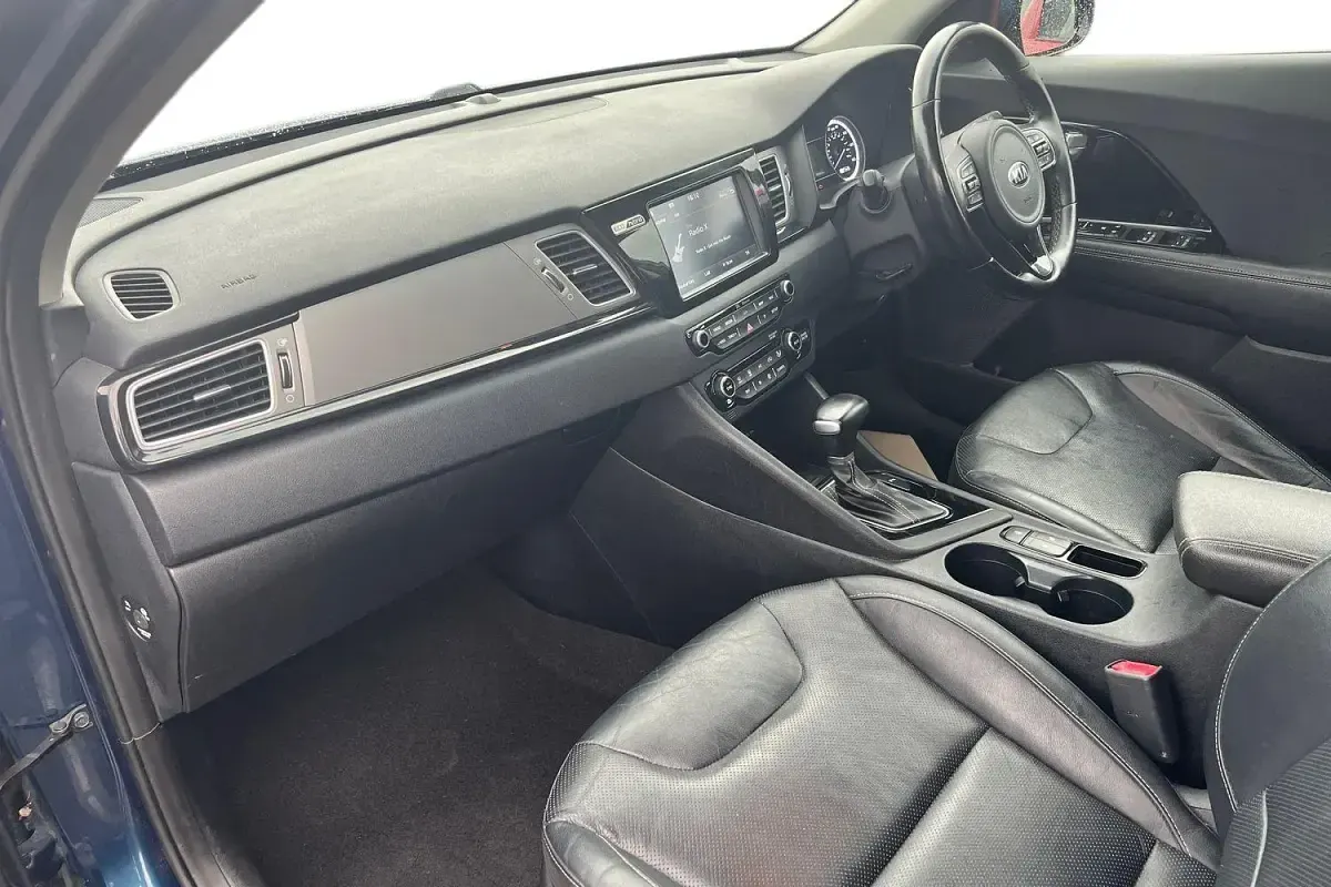 Begagnad Kia Niro 139 HK (102 kW) 2018 Blå SUV