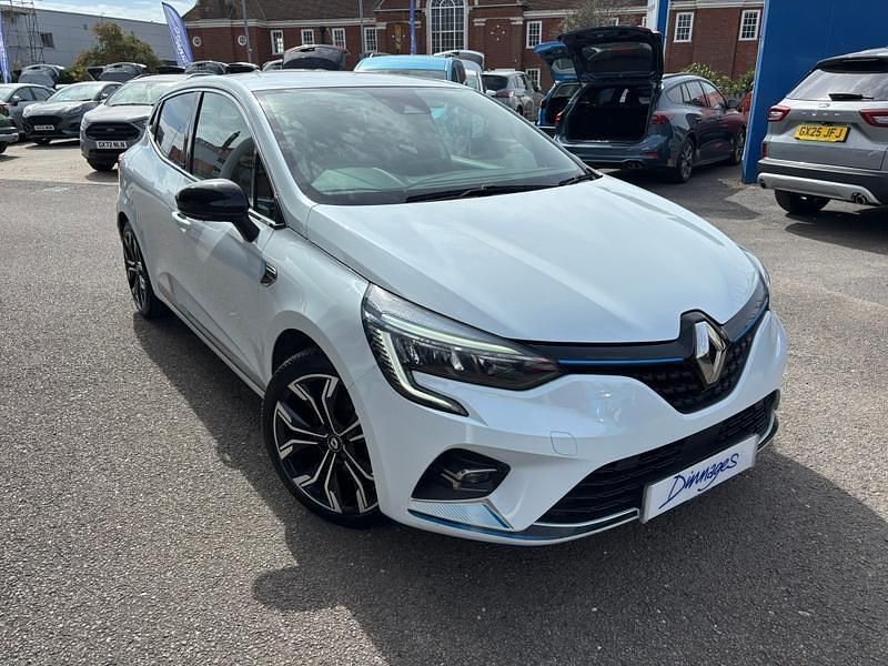 White Used 2021 Renault Clio V Hatchback | £13,500 (Fair price) - Image 1/4