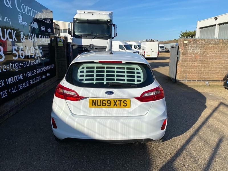 Used Ford Fiesta 85 HP (62 kW) 2019 White Hatchback