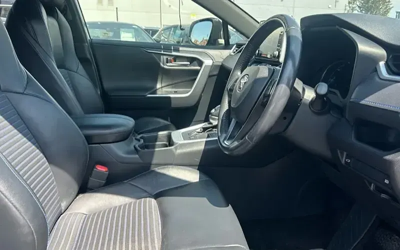 Used Toyota RAV4 Hybrid 218 HP (160 kW) 2019 Blue SUV