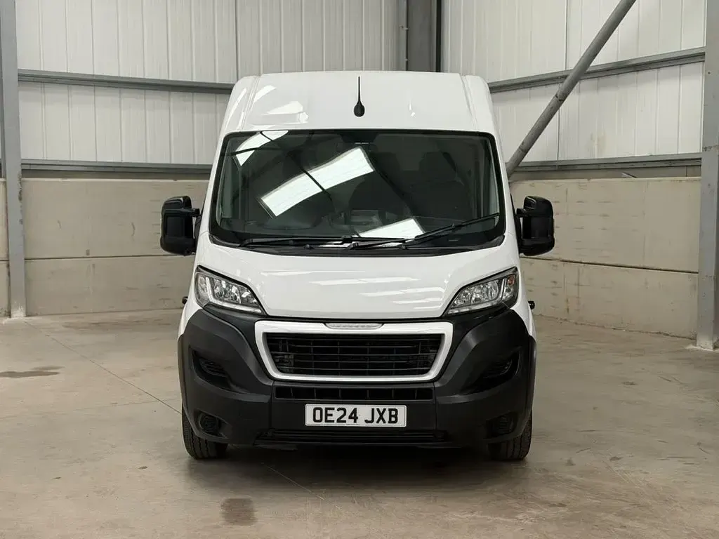 Used Peugeot Boxer Premium 140 HP (102 kW) 2024 White Van