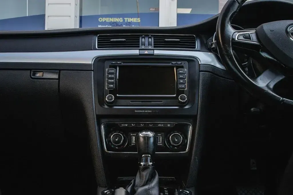 Usado Skoda Superb Elegance 170 HP (125 kW) 2015 Bege Carrinha
