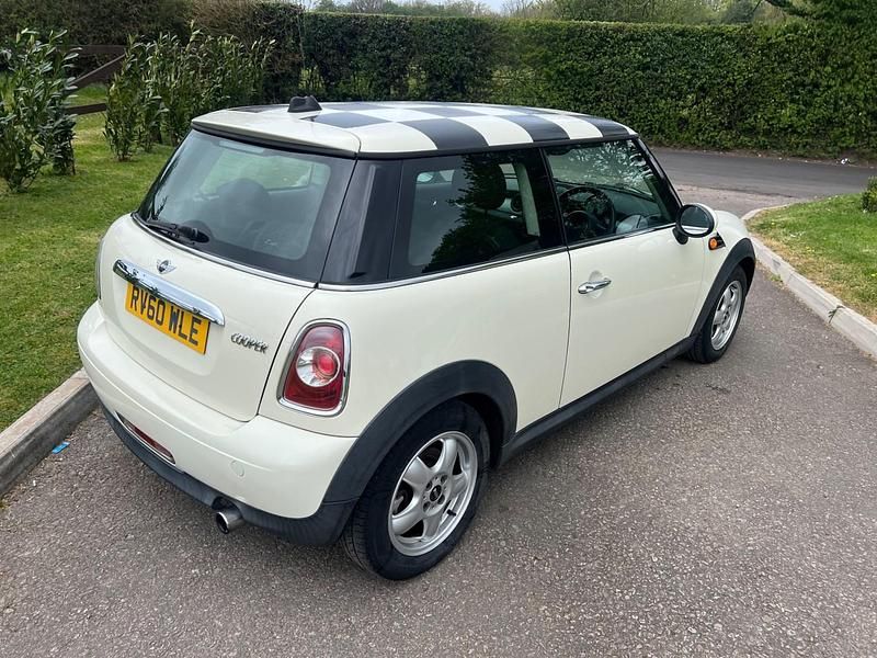 Used Mini Cooper Hatch 2011 White Hatchback