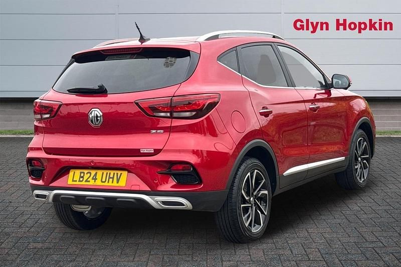 Used MG ZS Exclusive 111 HP (81 kW) 2024 Red Hatchback