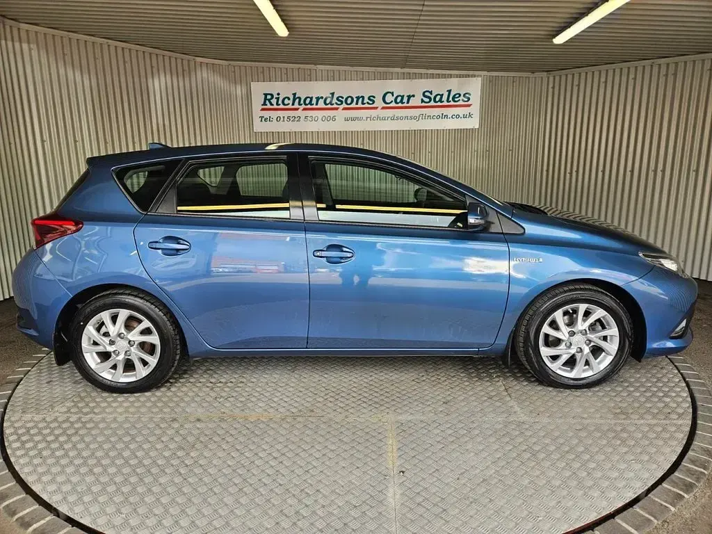 Used Toyota Auris Hybrid Business Edition 2015 Blue Hatchback