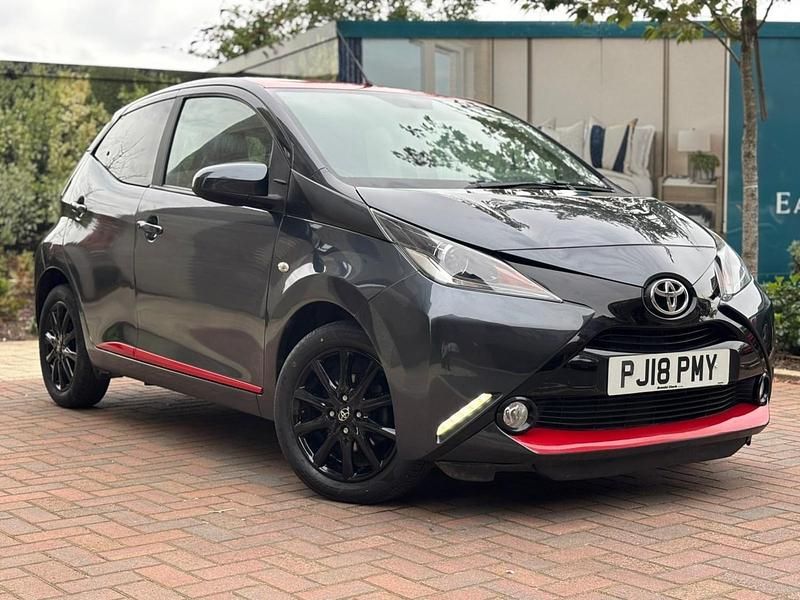 Begagnad Toyota Aygo x-press 69 HK (50 kW) 2018 Grå Halvkombi