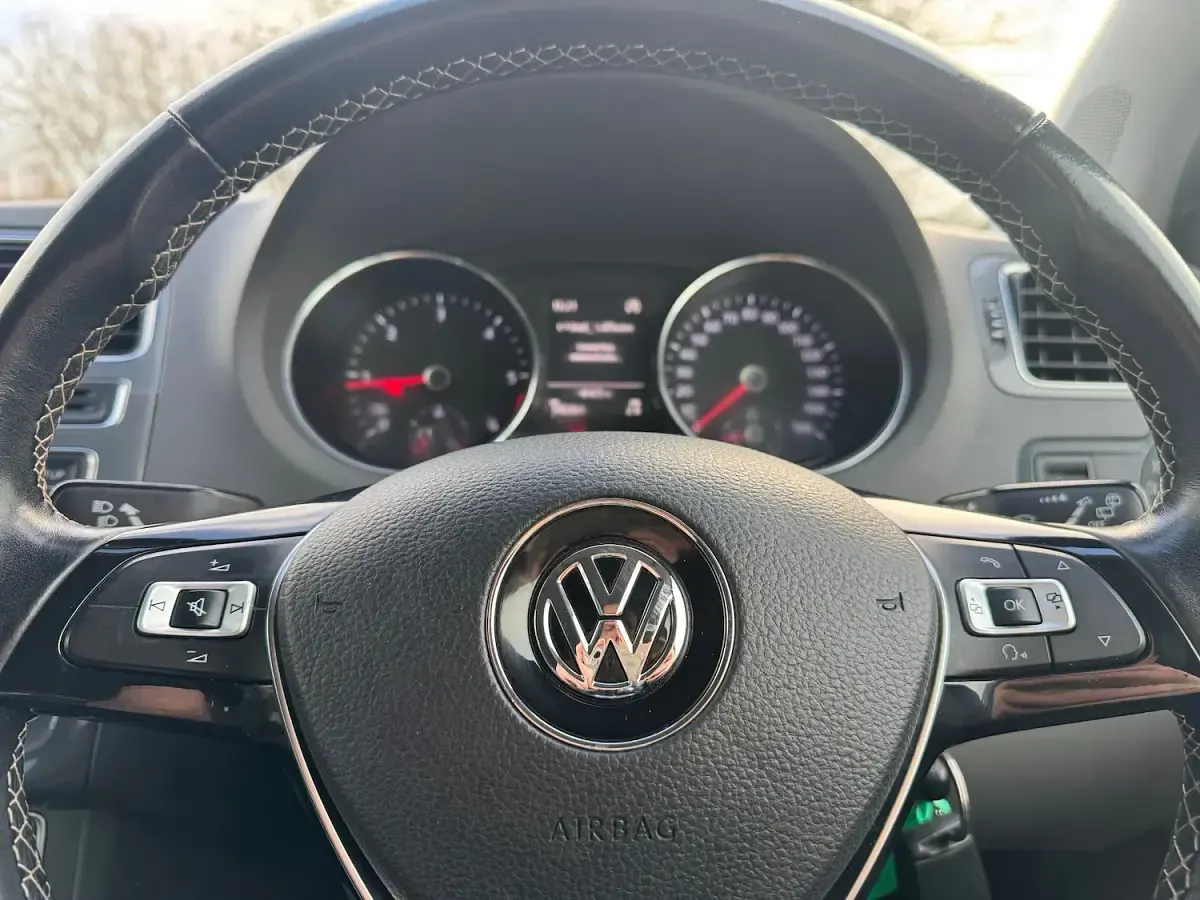 Used VW Polo Design 75 HP (55 kW) 2015 White Hatchback