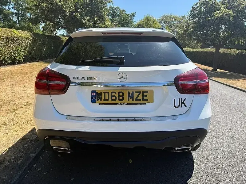 Used Mercedes GLA180 Urban 122 HP (89 kW) 2019 White SUV