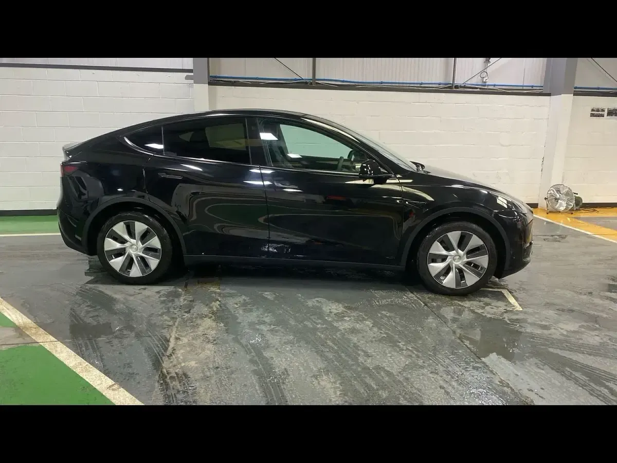 Used Tesla Model Y Long Range AWD 378 kW (514 HP) 2023 Black SUV