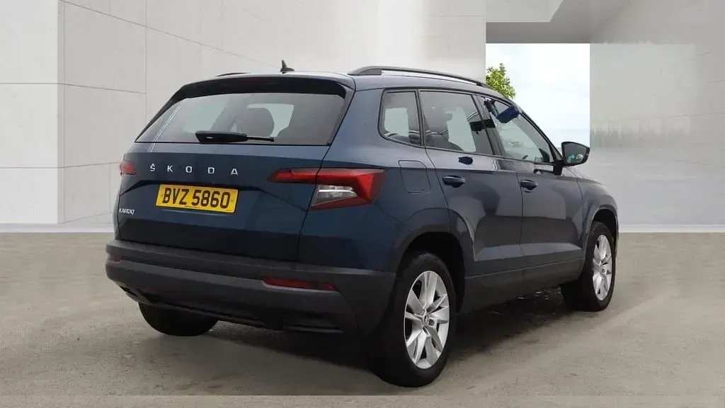 Used Skoda Karoq SE Technology 150 HP (110 kW) 2021 Blue SUV