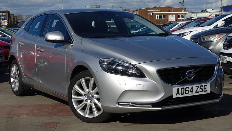 Usado Volvo V40 SE Lux 115 HP (84 kW) 2014 Prateado Citadino