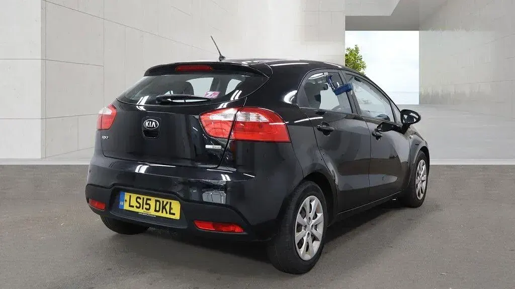 Used Kia Rio Air 75 HP (55 kW) 2015 Black Hatchback