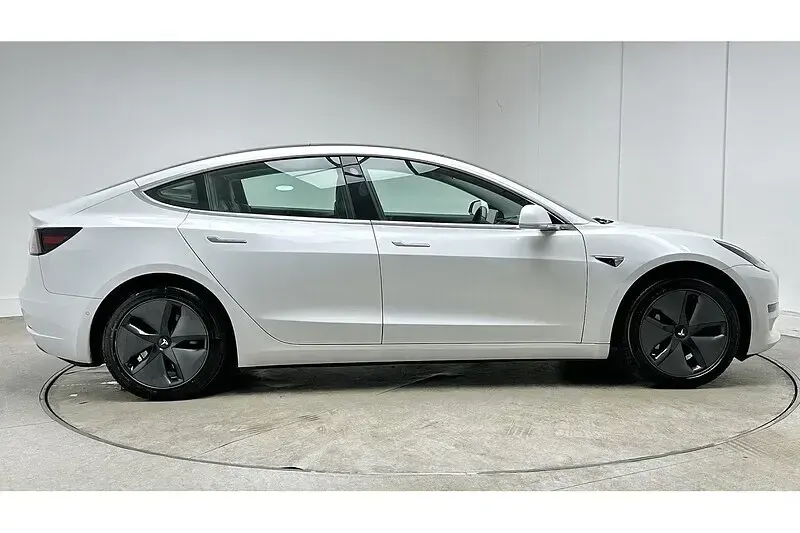 Used Tesla Model 3 Standard Range 239 kW (325 HP) 2020 White Sedan