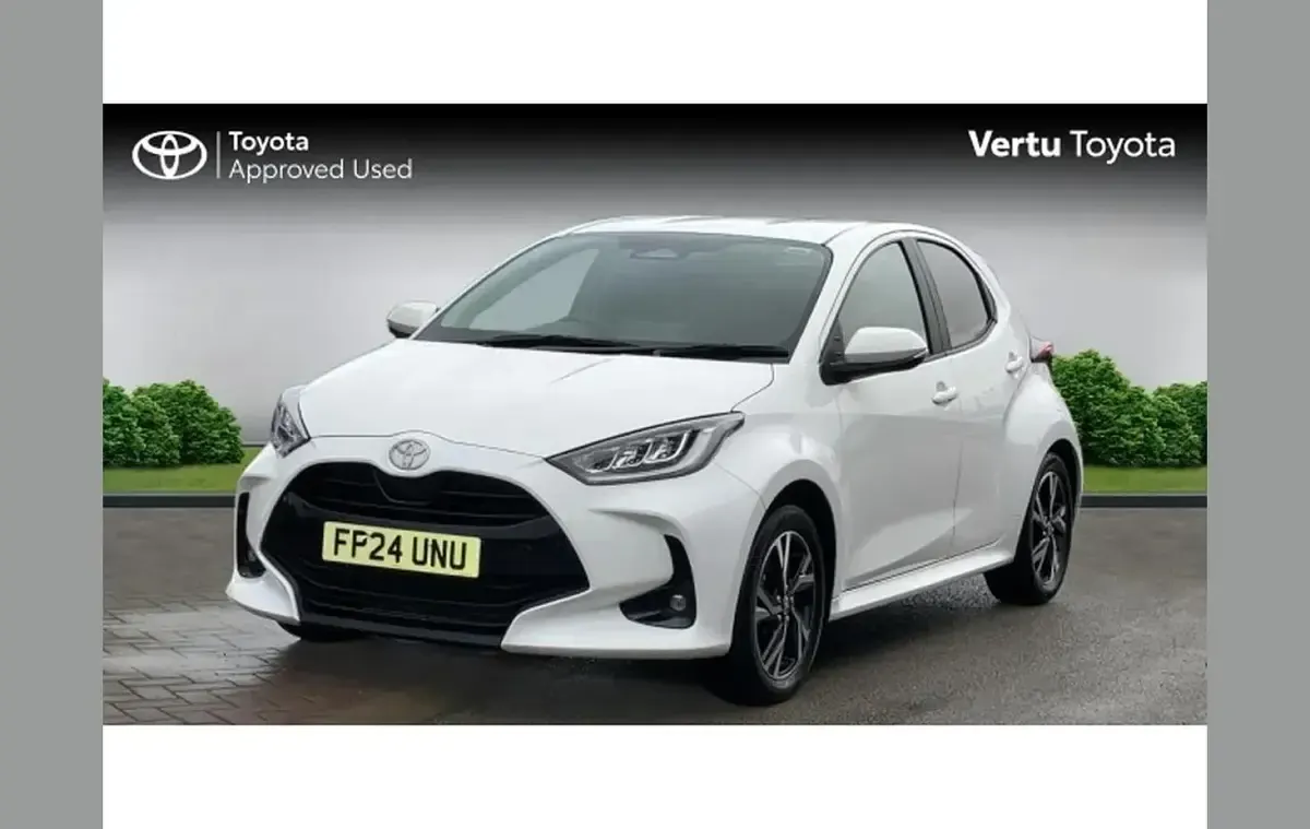 Used Toyota Yaris Design 116 HP (85 kW) 2024 White Hatchback