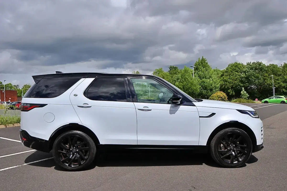 Used Land Rover Discovery HSE Dynamic 2022 White SUV