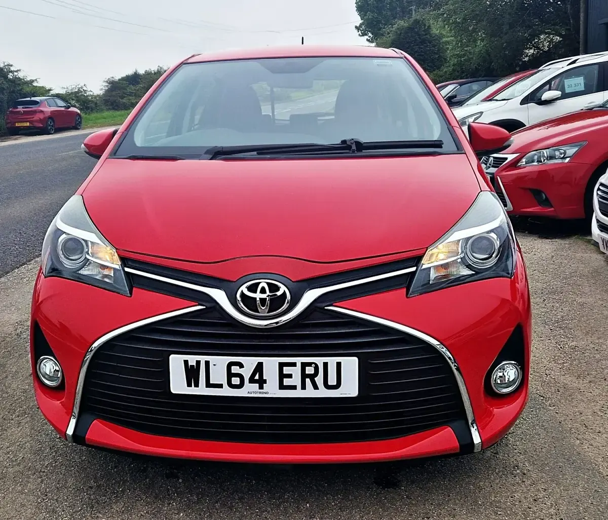 Used Toyota Yaris 99 HP (72 kW) 2015 Red Hatchback