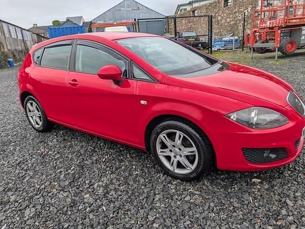 Used Seat Leon Ecomotive 105 HP (77 kW) 2010 Red Hatchback