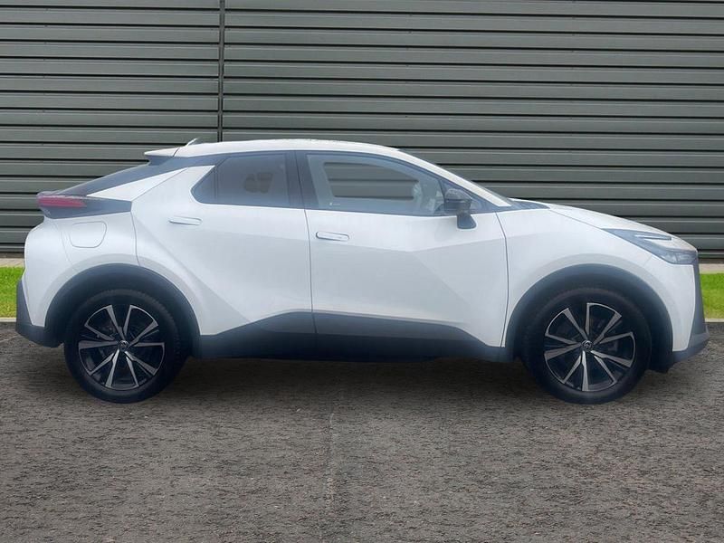 Used Toyota C-HR Design 223 HP (164 kW) 2024 White SUV