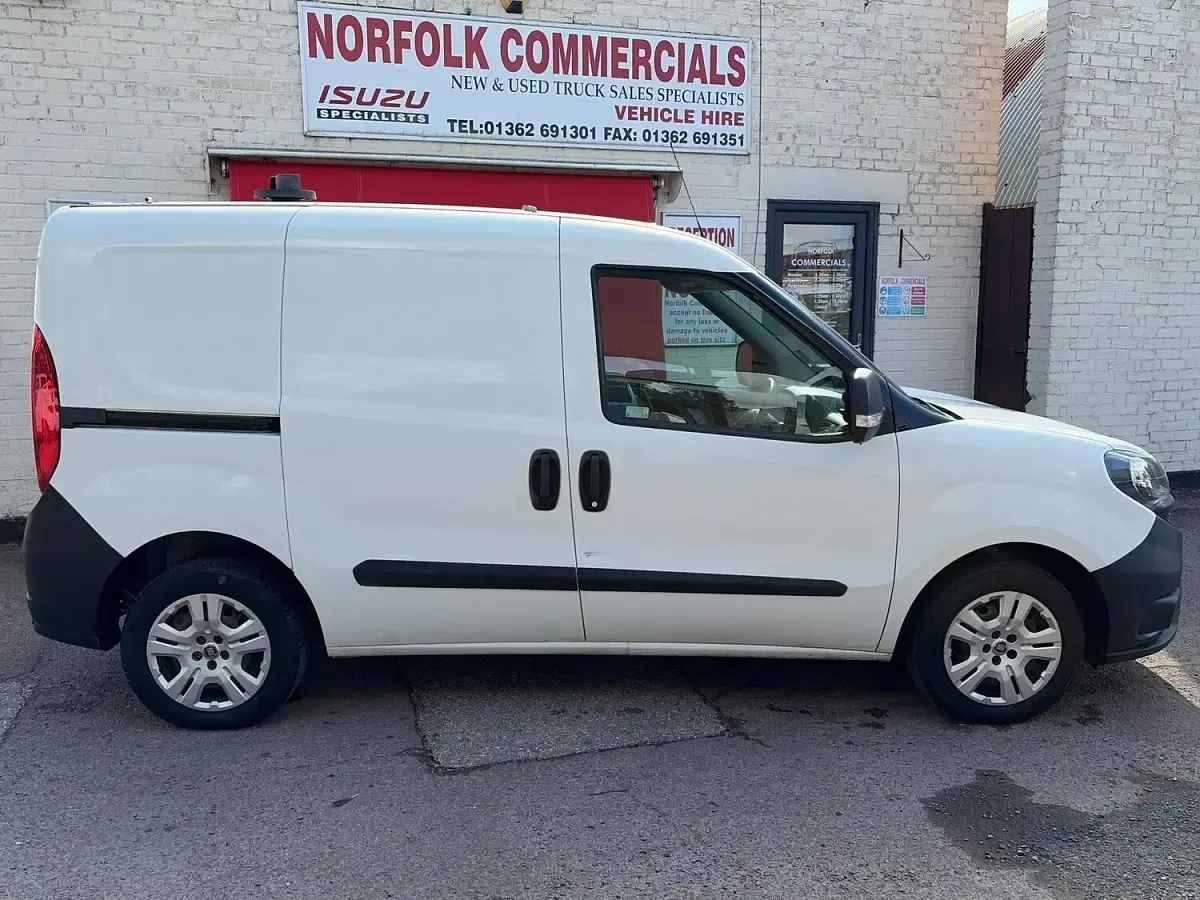 Used Fiat Doblò 95 HP (69 kW) 2018 White MPV