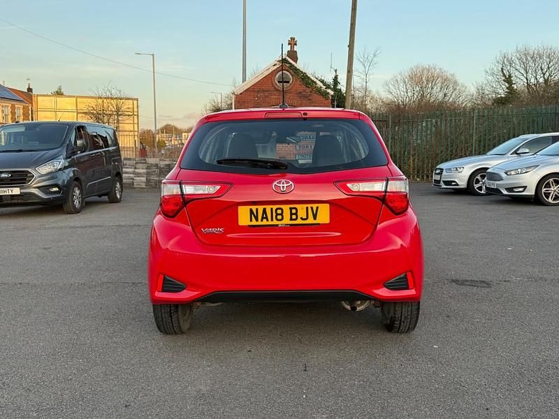 Used Toyota Yaris 69 HP (50 kW) 2018 Red Hatchback