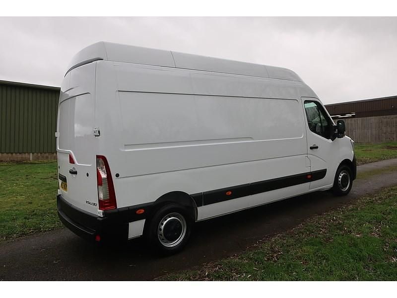 Used Renault Master Business 2022 White Van