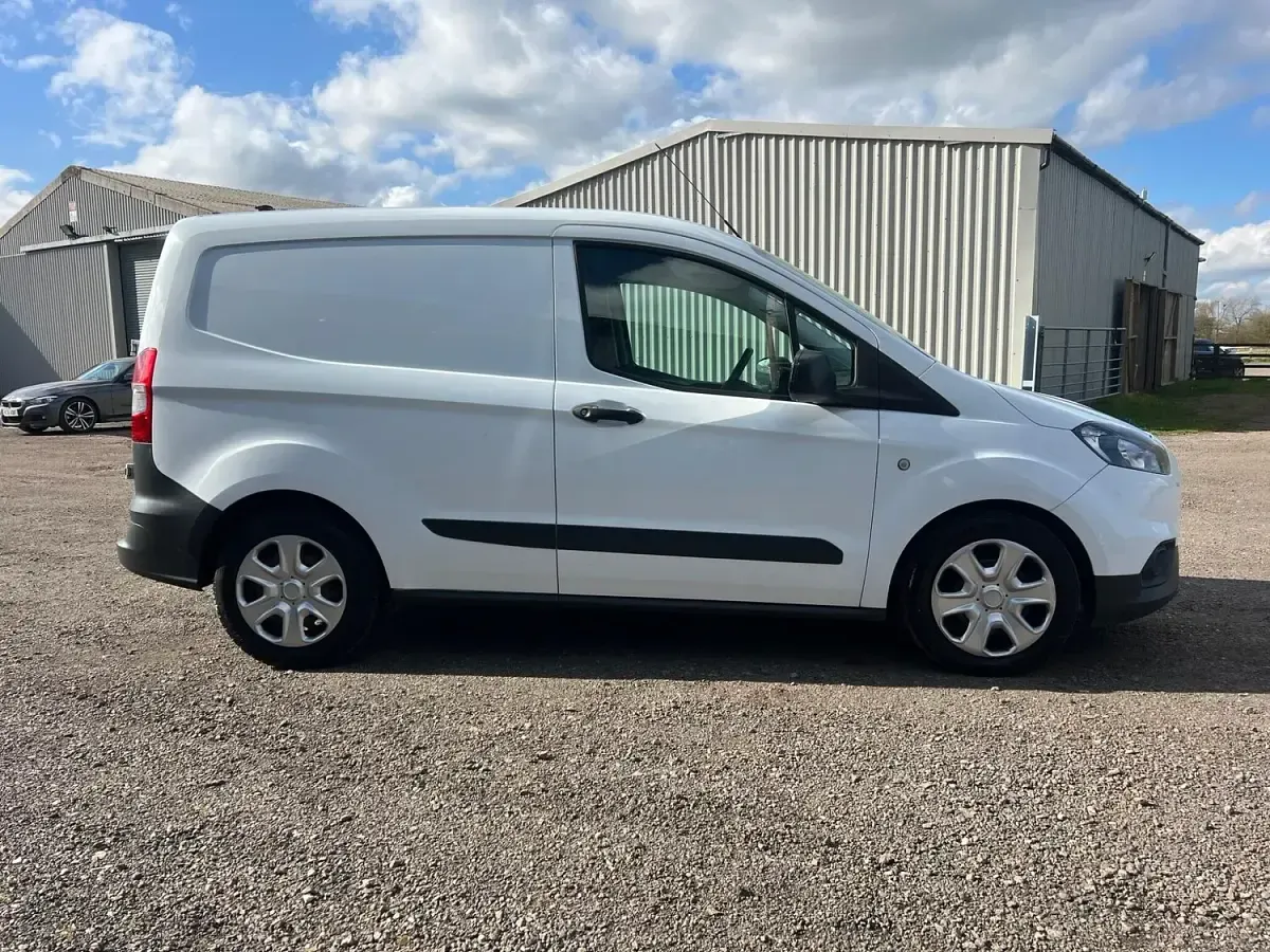 Used Ford Transit Courier Trend 100 HP (73 kW) 2018 White Van