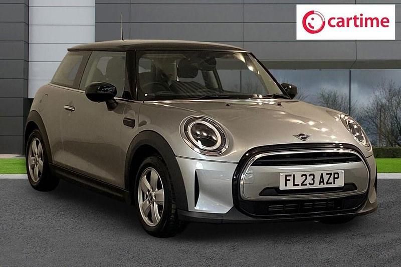 Usado Mini Cooper Classic 136 HP (100 kW) 2023 Prateado Citadino