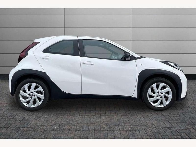 Used Toyota Aygo X PURE 72 HP (52 kW) 2025 White SUV