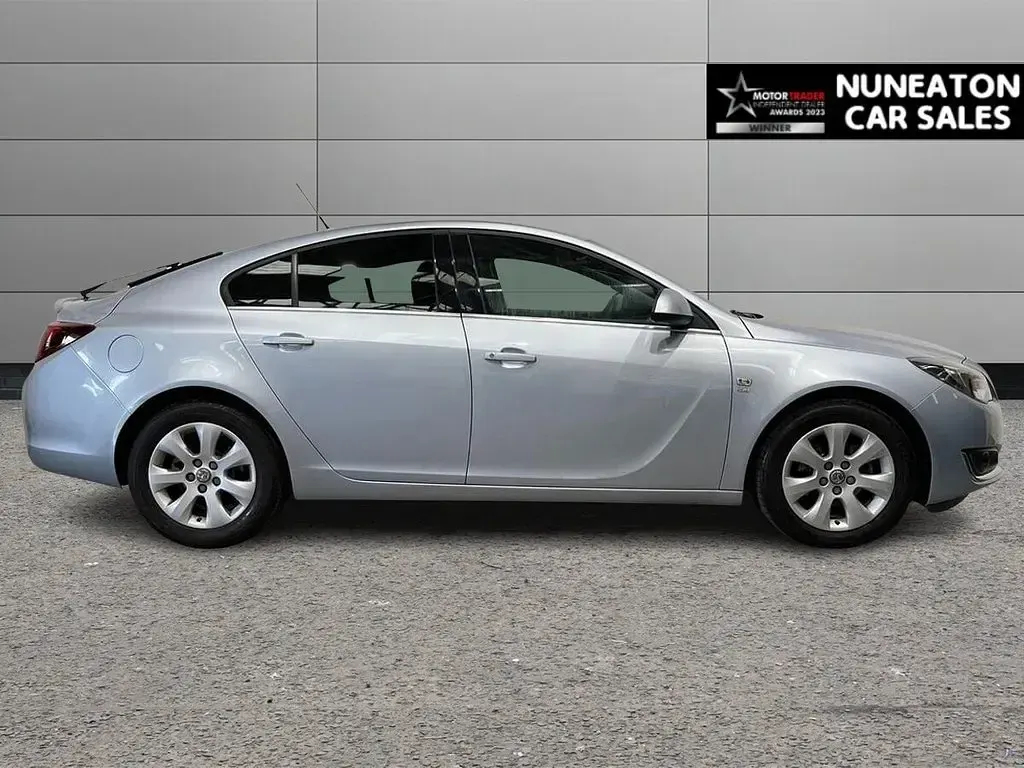 Used Vauxhall Insignia SRi 136 HP (100 kW) 2016 Silver Hatchback