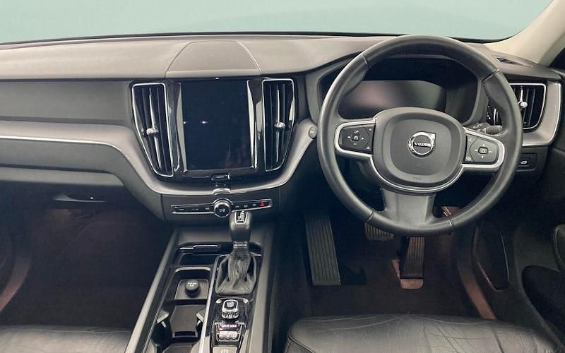 Used Volvo XC60 Momentum 190 HP (139 kW) 2020 Black SUV