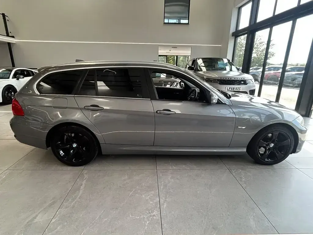 Used BMW 320 Exclusive 184 HP (135 kW) 2011 Grey Estate