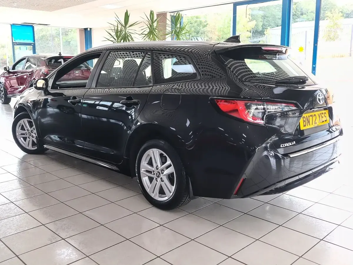 Used Toyota Corolla 120 HP (88 kW) 2022 Black Estate