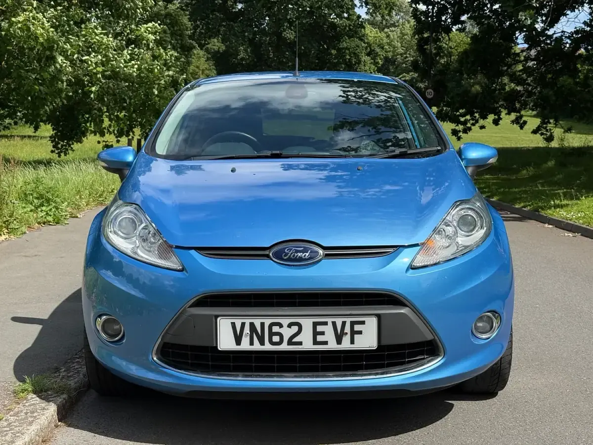 Used Ford Fiesta Titanium 70 HP (51 kW) 2012 Blue Hatchback