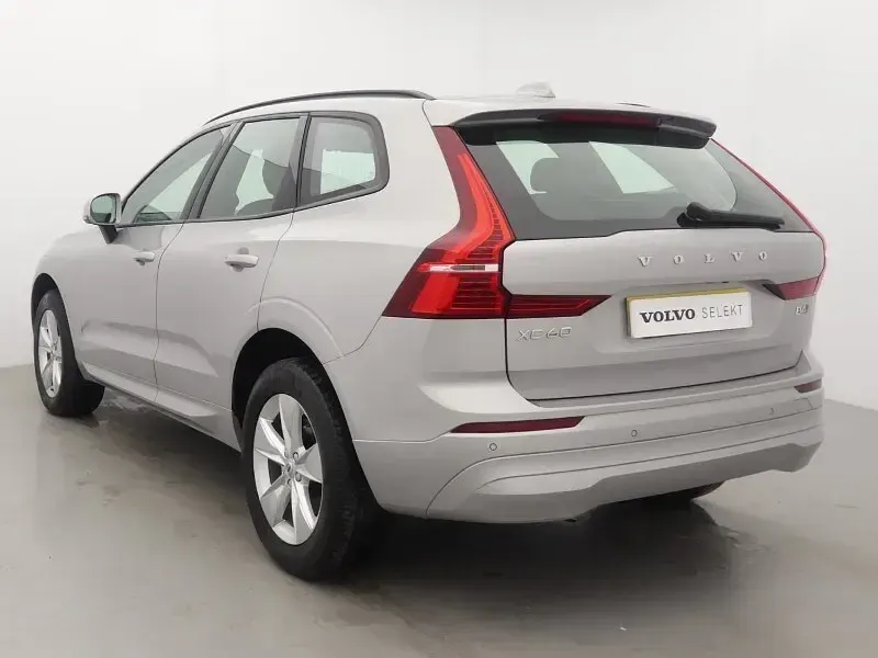 Used Volvo XC60 Momentum 194 HP (142 kW) 2022 Silver SUV