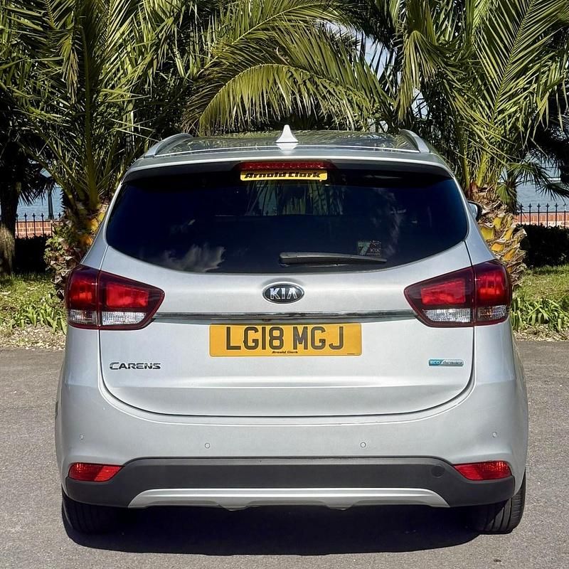 Usado Kia Carens 135 CV (99 kW) 2018 Plateado Monovolumen