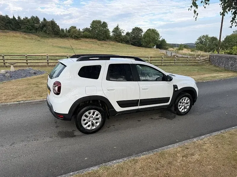 Used Dacia Duster Comfort 115 HP (84 kW) 2022 White SUV