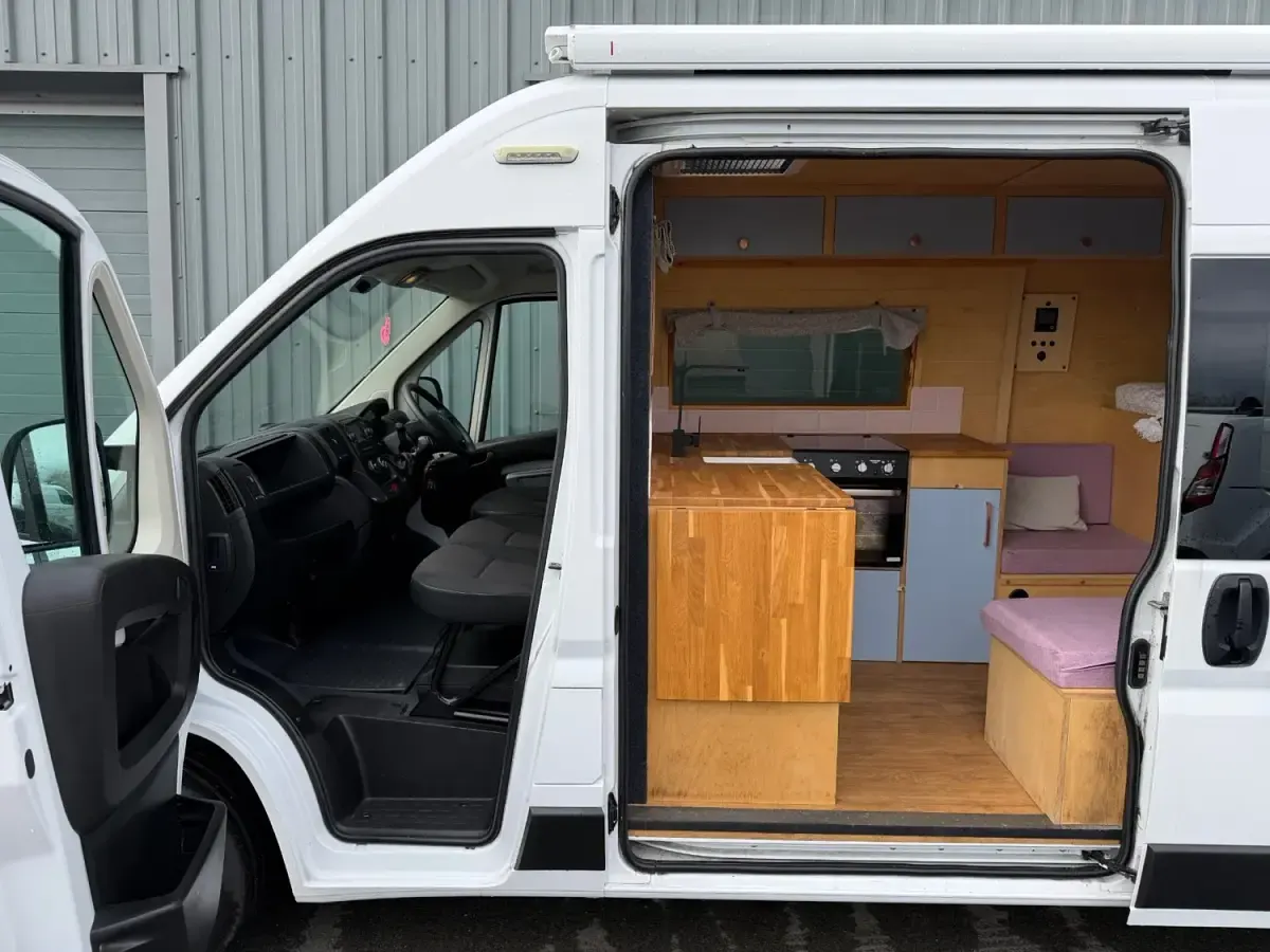 Second-hand Peugeot Boxer 140 CP (102 kW) 2021 Alb Van