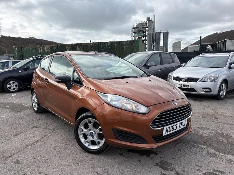 Used Ford Fiesta 95 HP (69 kW) 2013 Red Hatchback