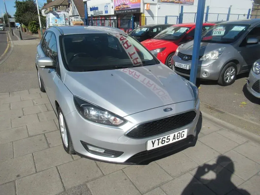 Used Ford Focus Zetec 120 HP (88 kW) 2015 Silver Estate