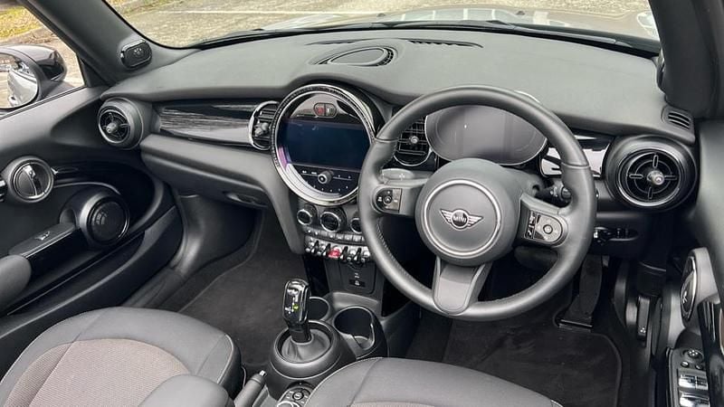 Used Mini Cooper Classic 136 HP (100 kW) 2023 Silver Hatchback