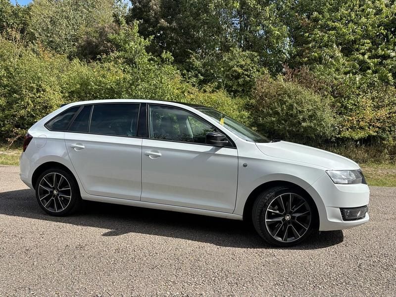 White Used 2014 Skoda Rapid Hatchback | £4,795 (Fair price) - Image 1/4