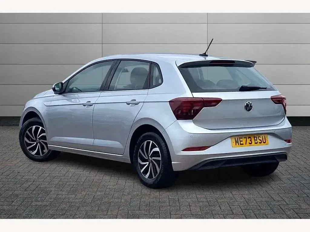 Used VW Polo Life 95 HP (69 kW) 2024 Silver Hatchback