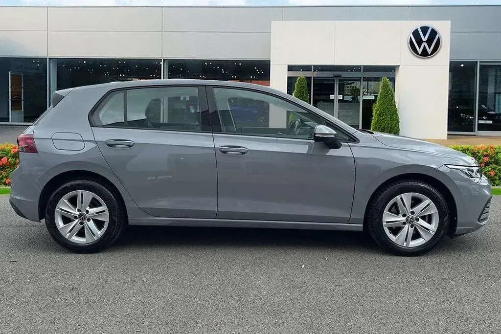 Used VW Golf VIII Life 130 HP (95 kW) 2022 Grey Hatchback