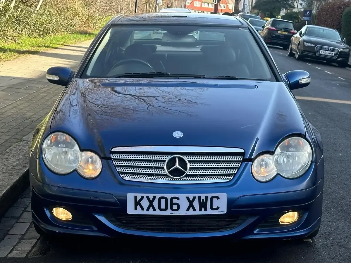 Used Mercedes C180 SE 143 HP (105 kW) 2006 Blue Coupe