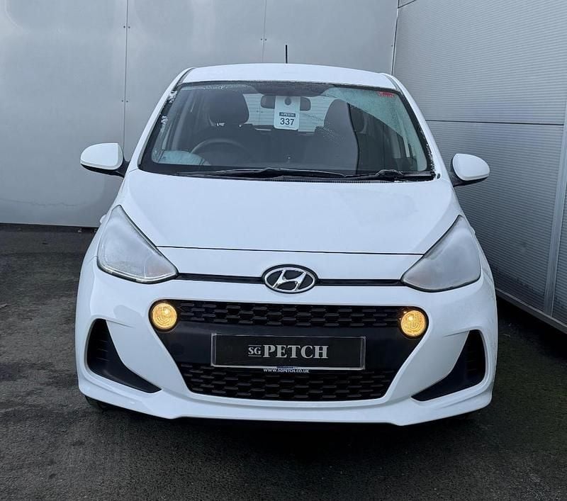 White Used 2017 Hyundai i10 SE Hatchback | £6,495 (Fair price) - Image 1/4