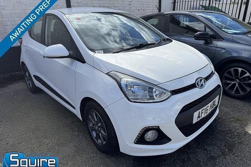 Used Hyundai i10 Premium 87 HP (63 kW) 2016 Polar white Hatchback