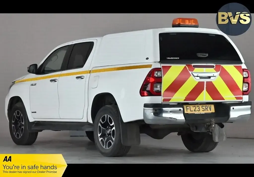 Used Toyota HiLux 150 HP (110 kW) 2023 White Pickup