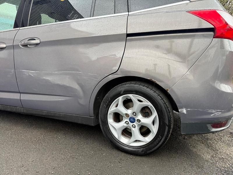 Used Ford Grand C-Max Zetec 115 HP (84 kW) 2013 Brown MPV