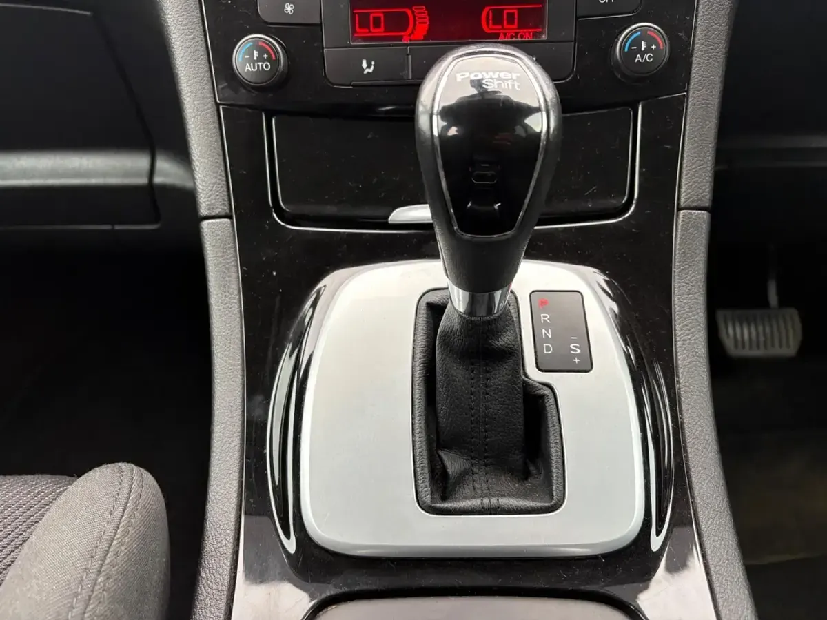 Used Ford S-MAX Titanium 2013 White MPV
